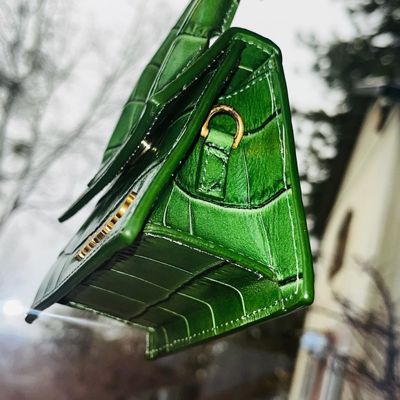 Jacquemus: Mini Croc Green Bag with Crossbody Strap - Picture 11 of 16